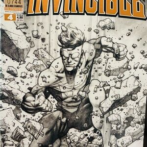 Invincible Comic Book #4 Image / Skybound Comics Italian Variant #744 / 3000